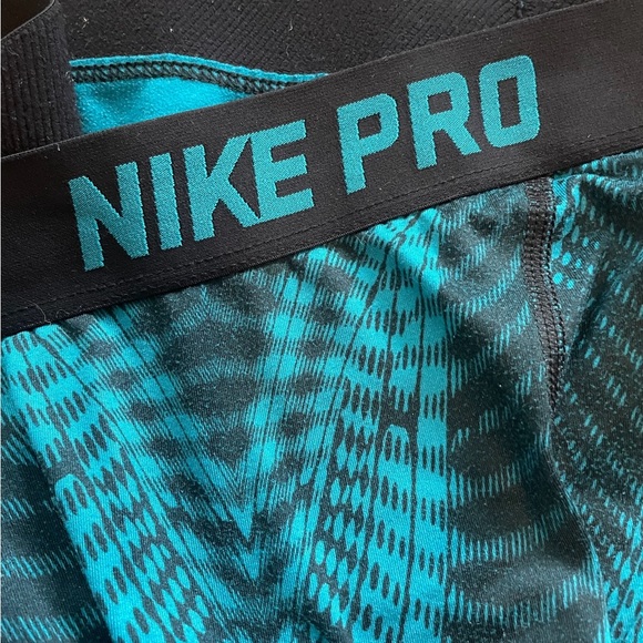 Nike pro size small - Picture 4 of 10